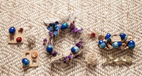 Preview: A stylish composition with the Easter wreath and eggs