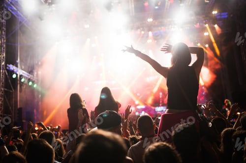 Preview: Portrait of happy crowd enjoying at music festival