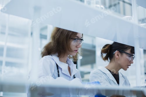 Preview: Science department students are working on research in medical science.