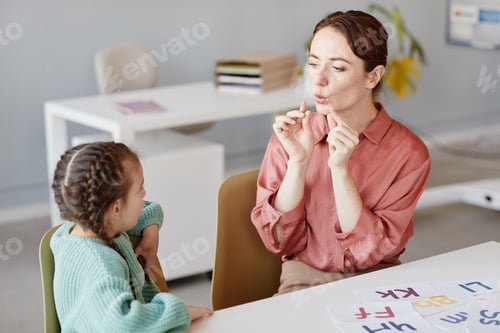 Preview: English teacher teaching to pronunciate the words
