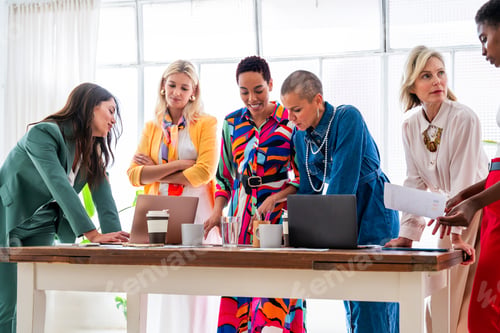 Preview: Group of businesswomen meeting in the office