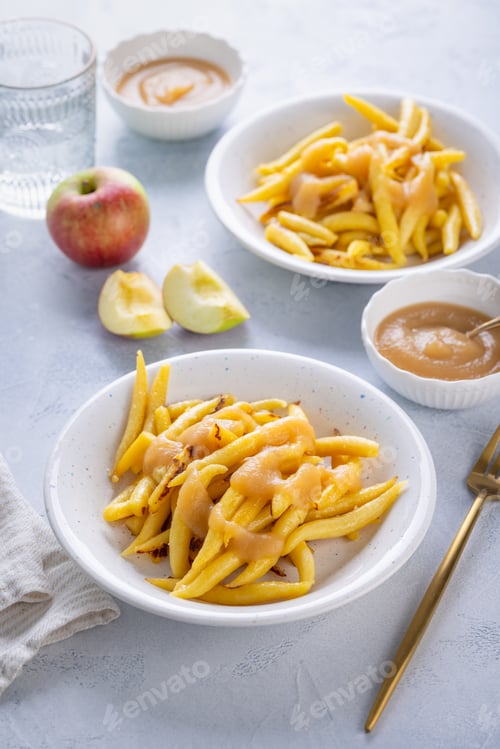 Preview: Potato dumplings with apple puree, sweet German Schupfnudeln