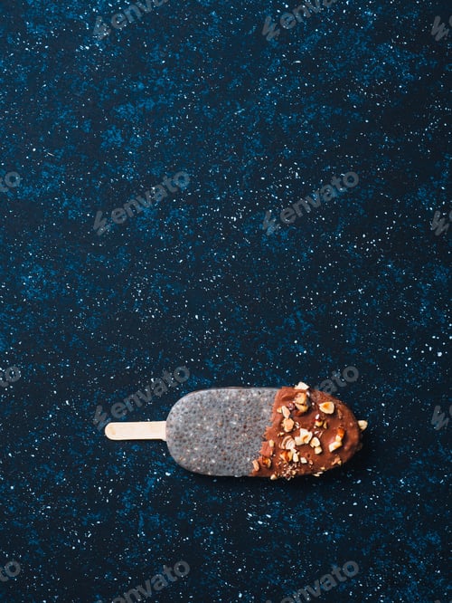 Preview: Chia popsicle with chocolate and nuts