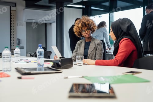 Visualização: Parceiros de negócios em reunião no escritório