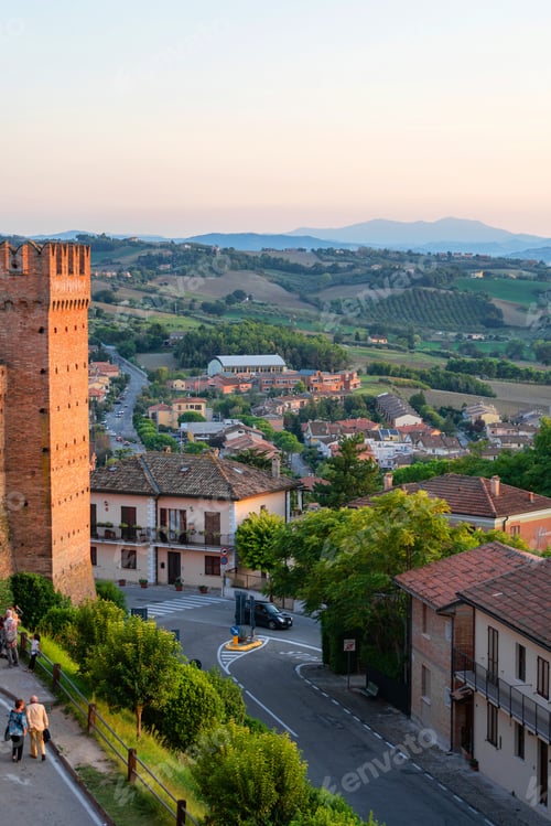 Preview: Panoramic beautiful rural landscape of Toscana. Green fields and meadows