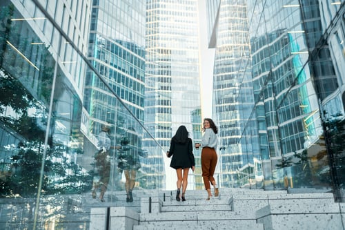 Preview: Business woman on the street