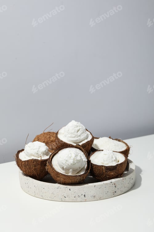 Preview: Summer dessert - ice cream, ice cream with coconut