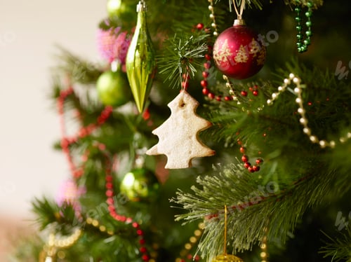 Preview: Close up of christmas tree with baubles and christmas biscuits