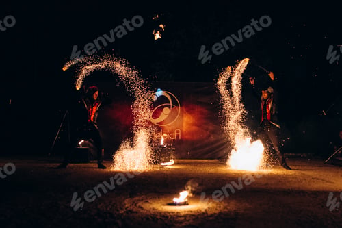 Preview: fiery pieces of a fire show