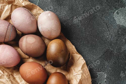 Preview: Easter eggs on a dark background