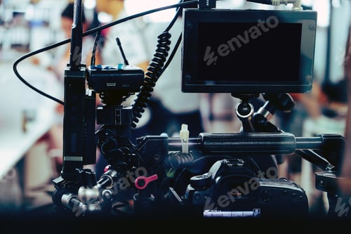 Preview: Camera with Microphone and Screen in Studio Setting
