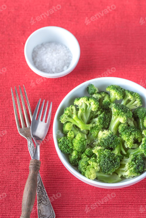 Preview: Bowl of cooked broccoli with seasonings