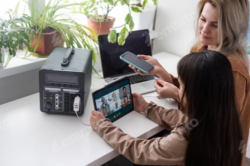 Preview: The inverter generator charges the power bank battery