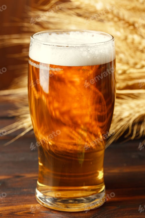 Preview: Glass beer on wood background
