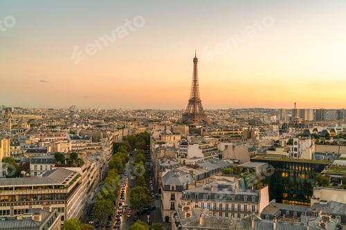 Vista previa: Sunset over the Paris skyline with the Eiffel Tower