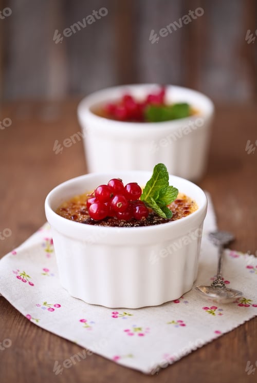 Preview: Creme brulee (cream brulee, burnt cream)