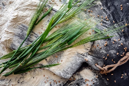 Preview: wheat and flour on black bord