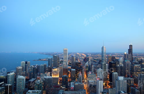 Preview: Scenic view of the skyline of Chicago, Illinois in the USA under a clear sky