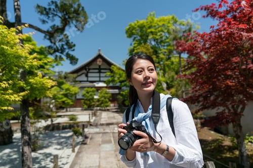 Preview: girl enjoying natural scenery in Tenryuji temple