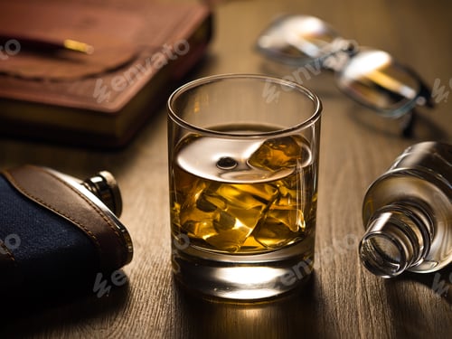 Preview: Backlit glass of whisky on the rocks