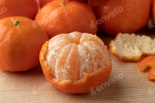 Preview: Spanish fresh peeled mandarin with whole ones in the background