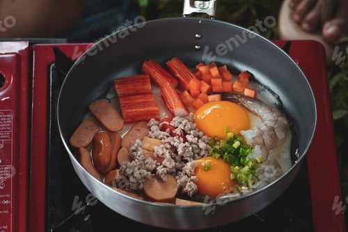 Preview: Scrambled eggs in hot pan