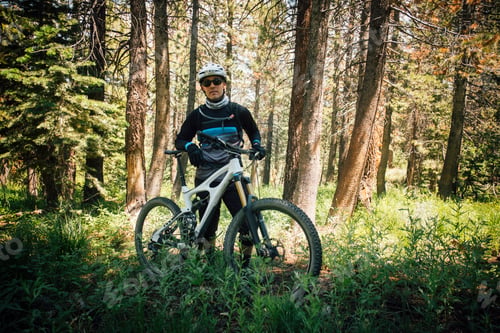 Preview: Man in forest with mountain bike, looking at camera, Mammoth Lake, California, USA, North America
