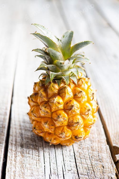 Preview: Ripe baby pineapple. Mini pineapple.