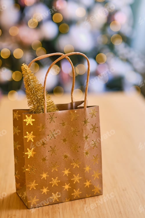 Preview: Paper shopping bag full of Christmas decoratio