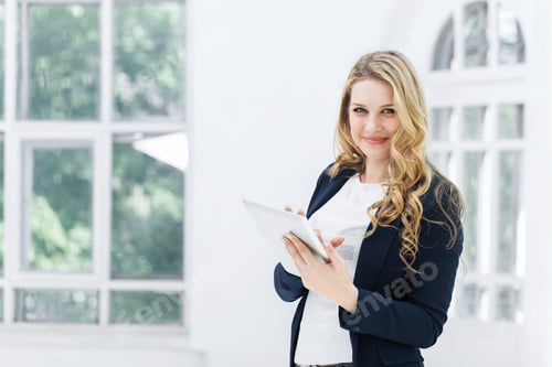 Preview: The Female Worker Against Office