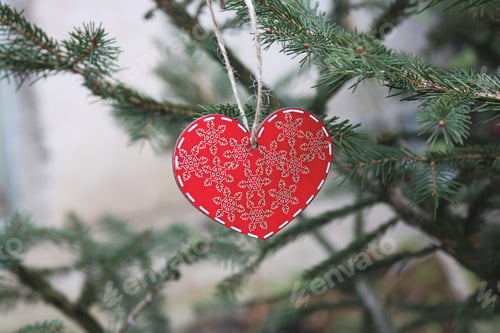 Preview: Heart shaped ornament