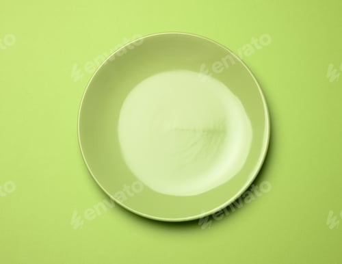 Preview: Empty round green plate for main courses on a green background