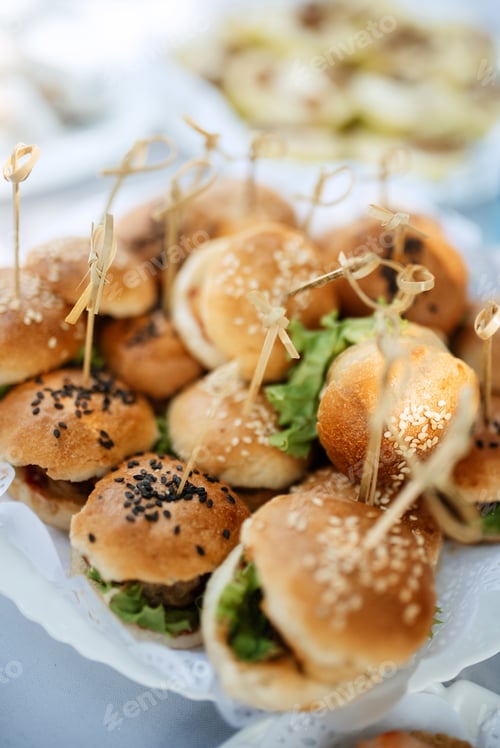 Preview: welcome buffet with alcohol and snacks, sandwiches