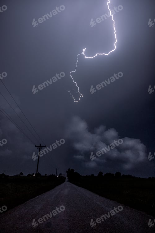 Preview: Lightning lights up the night sky, Oklahoma