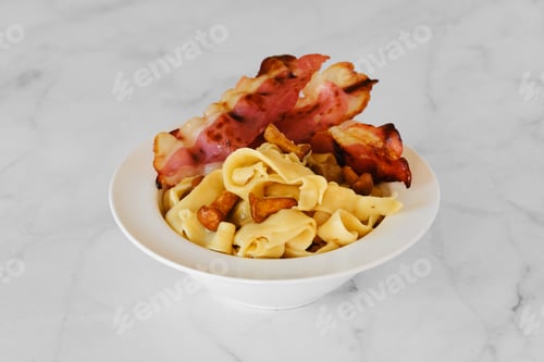 Preview: Mushroom pasta with chanterelle and bacon
