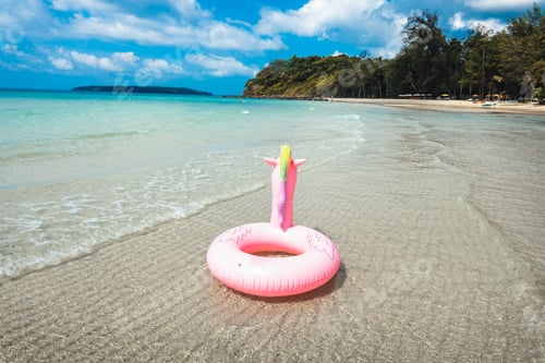 Preview: Pink rubber ring and beach scenery on the island