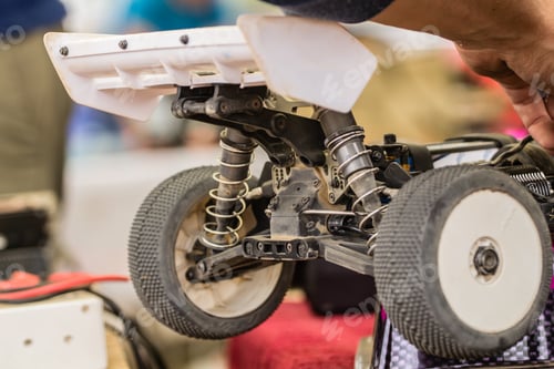 Preview: Maintenance of radio-controlled model of the car in a break between competitions