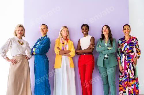 Preview: Group of businesswomen meeting in the office