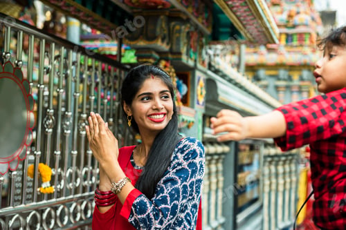 Preview: Indian family at the temple