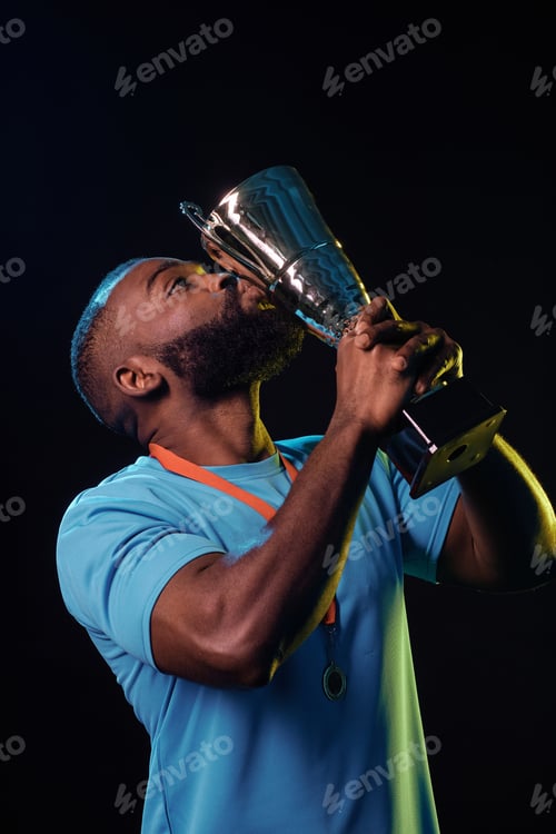 Preview: Black Sportsman Kissing Trophy Cup