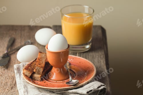 Preview: boiled eggs and crispy toasts