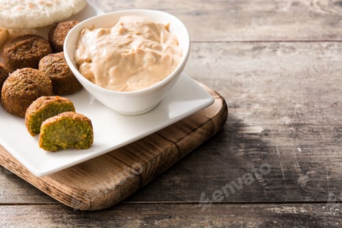 Preview: Falafel on a plate