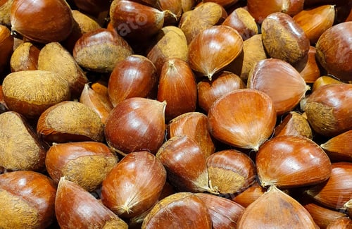 Preview: Closeup of chestnut bunch