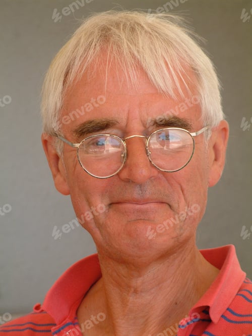 Preview: Senior man, H&S portrait, wearing glasses