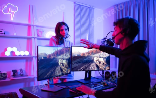 Preview: The mood of people waiting to play games when there is only one computer. When the game is over