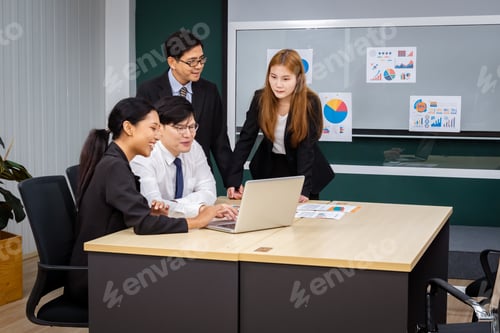 Preview: Group of multiethnic businessmen