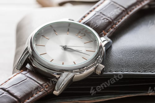 Preview: Close up watch and wallet_ (2)