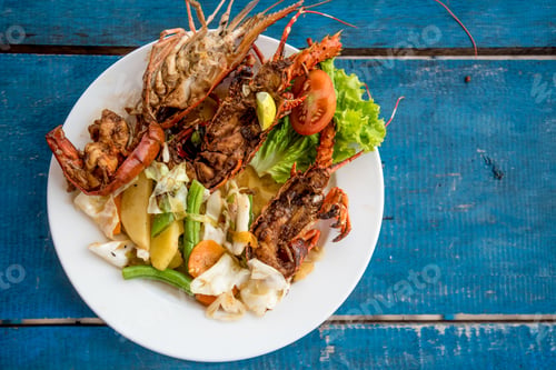 Preview: Tasty prepared lobsters and jumbo shrimps