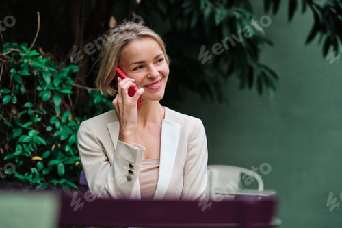 Preview: Smiling Woman in Business Jacket on Phone