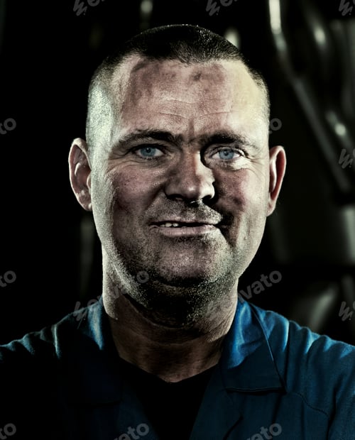 Preview: Car mechanic, portrait